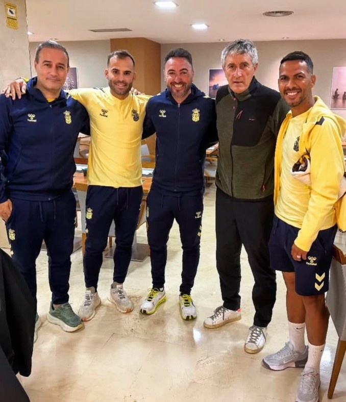 kaiyun-前国安主帅塞蒂恩受邀观看拉帕比赛,并与赫塞、比埃拉等人合影