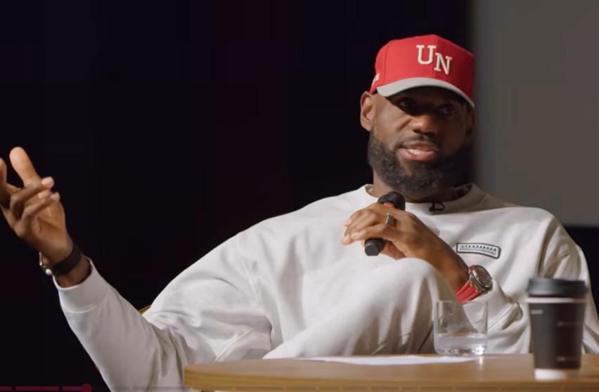 开云体育官网-詹姆斯：没人比我更严于律己，季后赛我会关手机没人找得到我